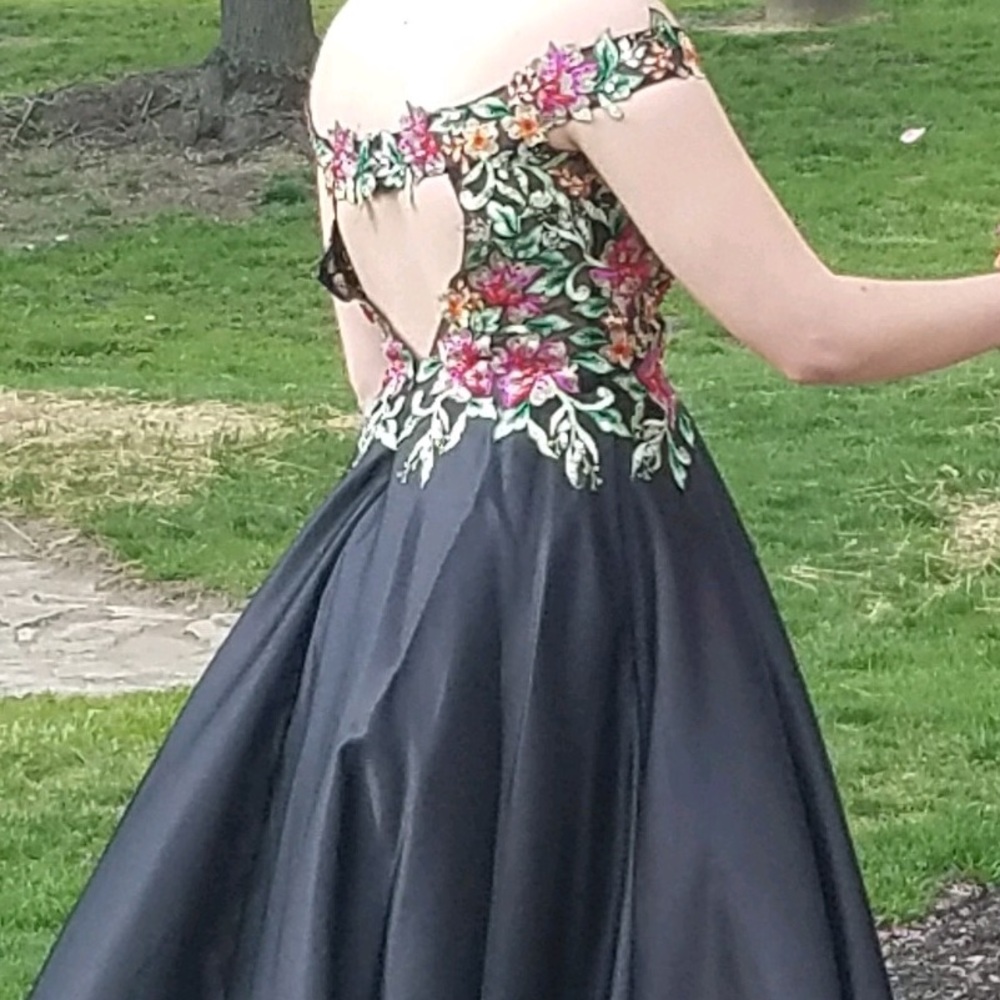 Prom Dress - Picture 3 of 8